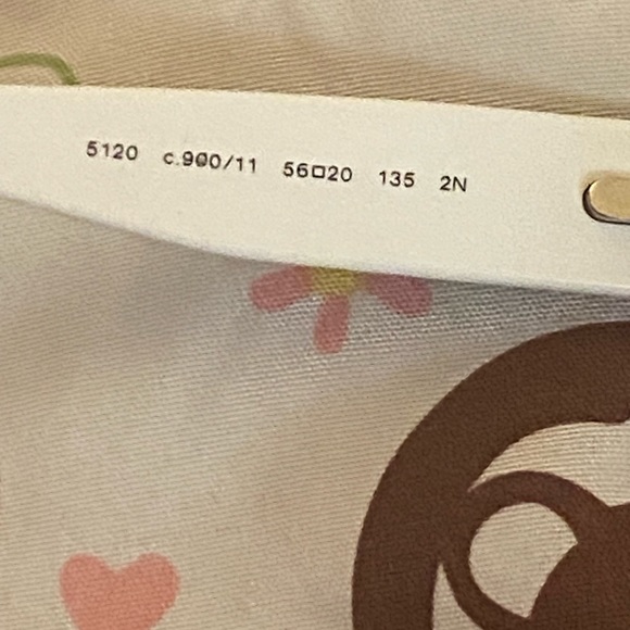 Preloved Chanel round shaped Black&White sunglasses - Picture 6 of 14